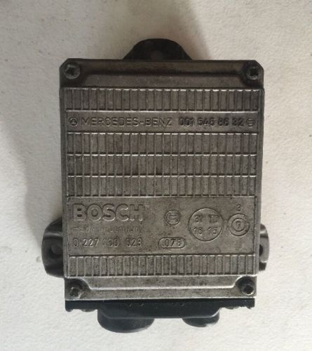 76-85 mercedes benz w123  230e  ignition ecu control unit 00679660 0015458632