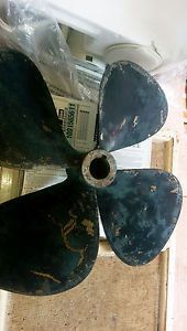 23"x25" 4 blade prop  hatteras 1 1/4" bore