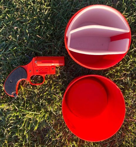 Olin marine signal kit; flare cannon &amp; flares