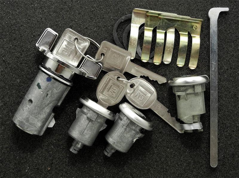 Buick chevy oldsmobile pontiac ignition door & trunk locks set 