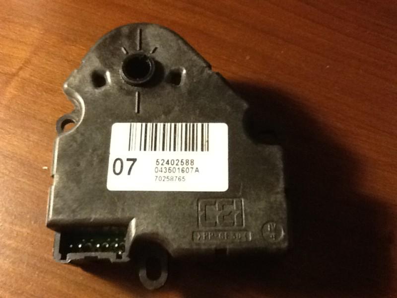 Genuine gm oem heat air blend a/c heater door  hvac actuator  52402588