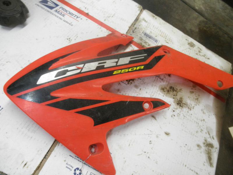 Honda crf250r   left tank cover  