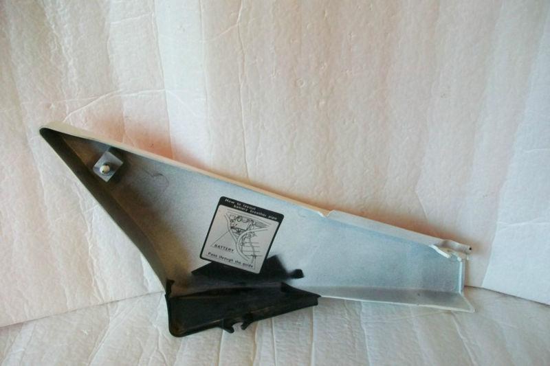 NOS 1984 Yamaha RZ-350 New Original 'Silky White ' ( RED ) Right Side Cover, US $249.99, image 2