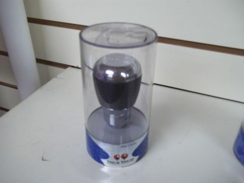 Ractive sport shift knob new in package black and silver