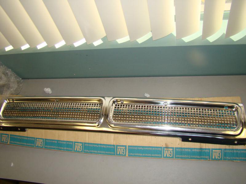 64 corvair nos gm rear air outlet grille