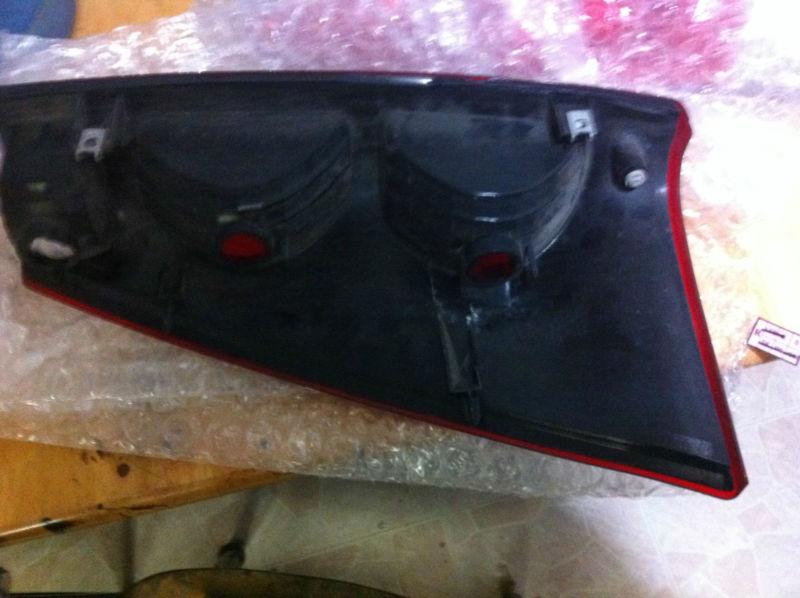 OEM 2002 CHEVY AVALANCHE TAIL LIGHT DRIVER SIDE, US $49.99, image 2