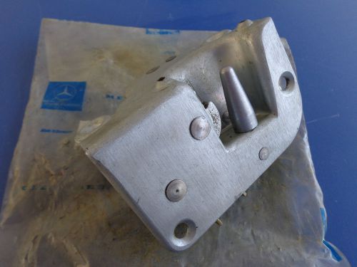 Mercedes benz w108 w109 w114 w115 door latch 200 220 220d 230 250 280 240d right