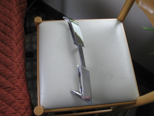 1964 fairlane 500 left side verticle comb. moulding