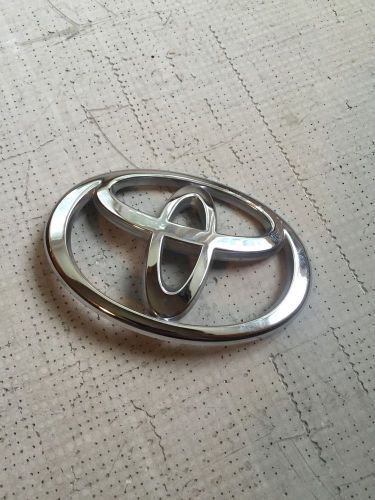02-06 toyota camry 03-08 corolla 02-05 celica rear oem emblem logo badge t back