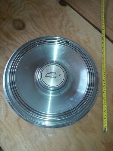 (1) one vintage chevy hubcap chrome