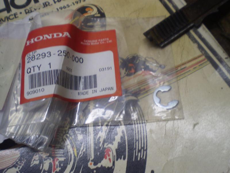 Honda 305 dream ca77 ca78 "c" clip, kick start knuckle pin  arm new nos *
