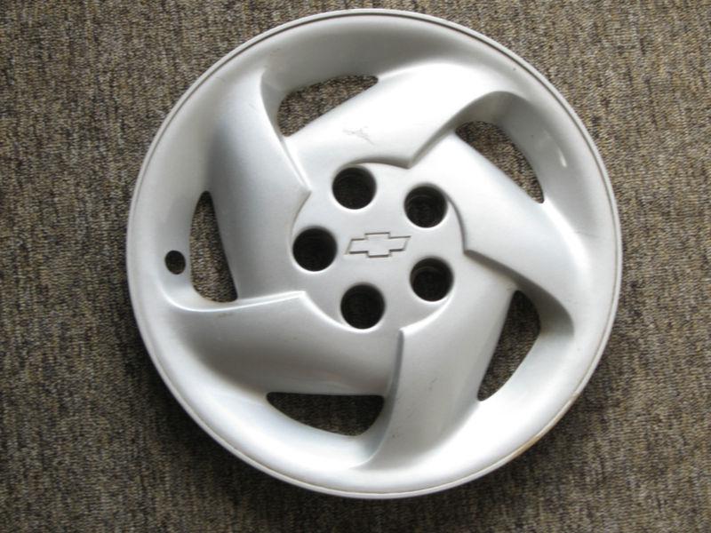 Find Factory Chevrolet hubcap, fits on Cavalier Or Beretta years 1992