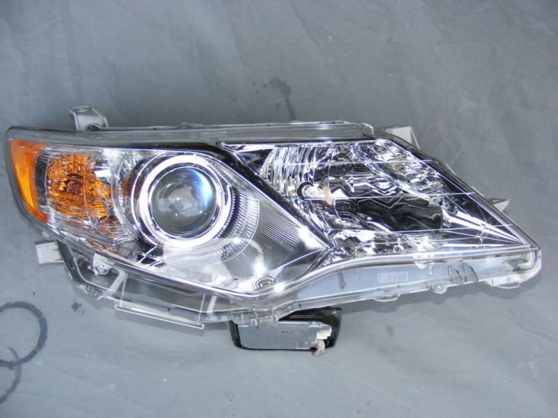 Toyota camry right headlight, oem year 12-13 complete