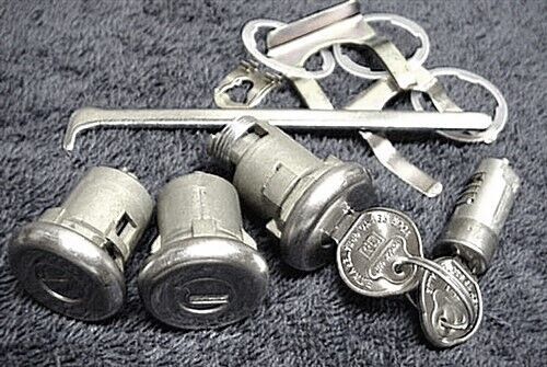 New door trunk &amp; glove locks &amp; gm keys 64 65 66 67 oldsmobile cutlass &amp; f-85