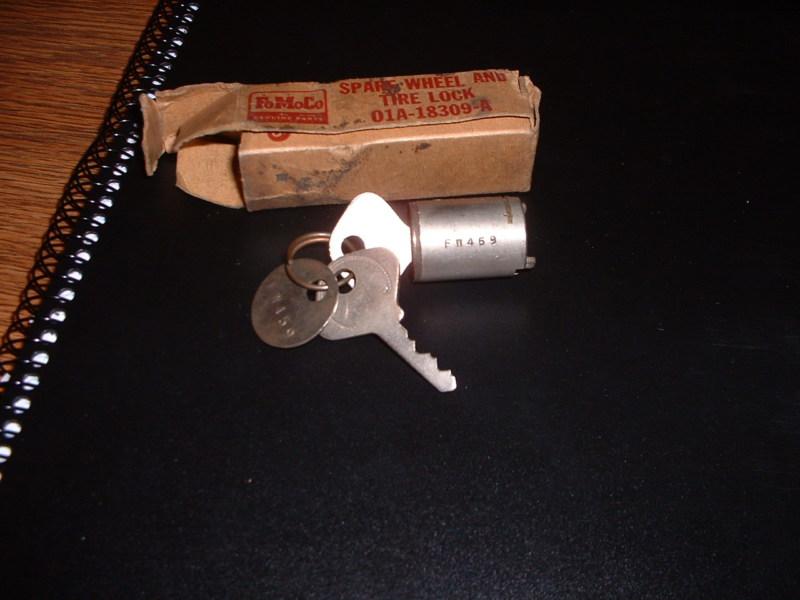 Find NEW OLD STOCK 193639 FORD LOCKING HUBCAP LOCK CYLINDER HURD KEYS