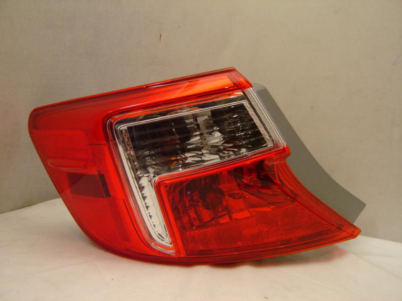 Toyota camry left tail light 12 13 oem 