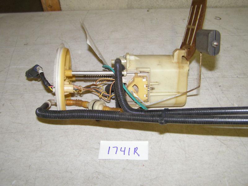 Sell 2002 2003 JEEP LIBERTY FUEL PUMP ASSEMBLY in Hughesville