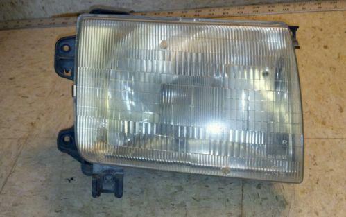 Nissan xterra 2001 rh passenger side head light