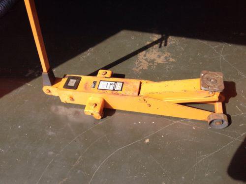 Vintage watco 5 ton hydraulic jack
