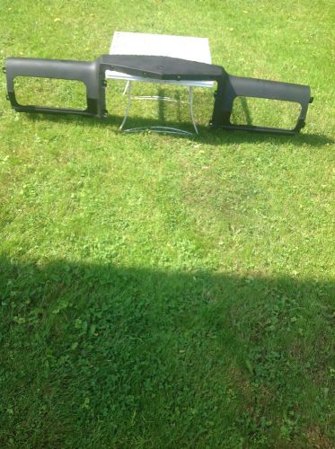 1968-71 lincoln mark iii grill opening finish panel good used