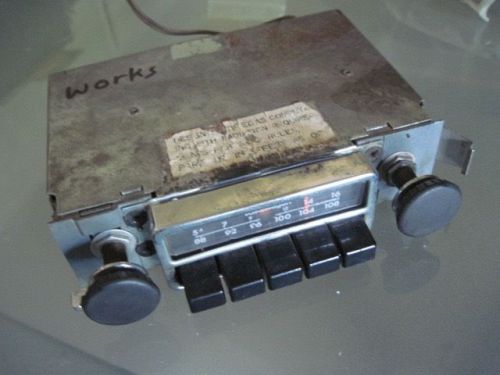 Porsche -vw vintage blaupunkt am-fm radio.