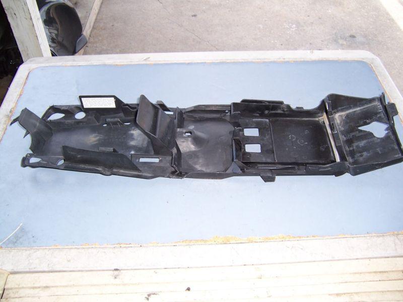 057 suzuki gsxr750 gsxr 750 600 06 07 under tail undertail battery tray subframe