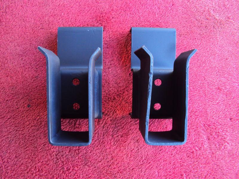 Peterbilt 379 hood bottom roller receiver guide brackets 330 357 377 378