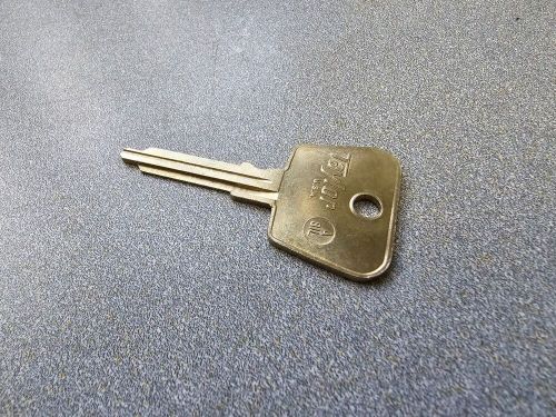 New uncut porsche 911 912e 930 914 914-6 ignition door valet key blank