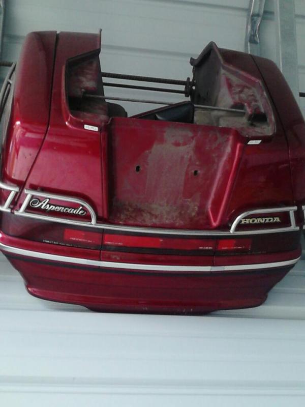 Honda goldwing saddlebags gl1500 aspencade se red color
