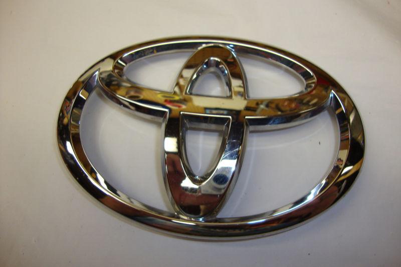 2011 2012 2013 toyota camry highlander chrome grille emblem oem