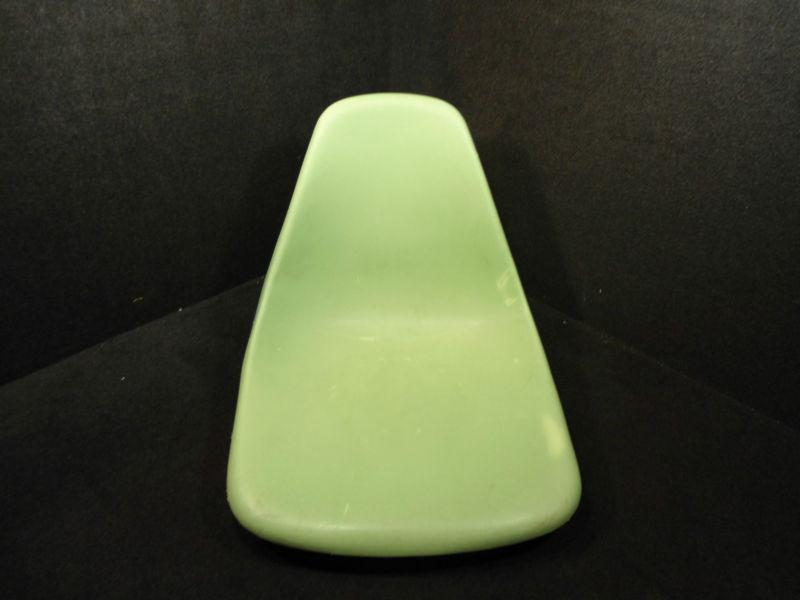 Wise green molded plastic boat seat #wd618pls-762 17"x19"x16"x16"     
