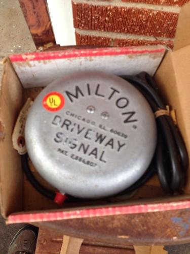 Milton driveway signal