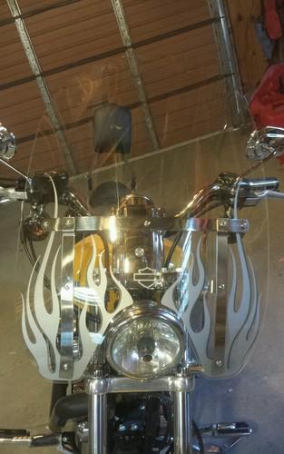 HARLEY SPORTSTER DYNA STANDARD HEIGHT QUICK RELEASE WINDSHIELD FLAMES DETACHABLE, US $225.00, image 2