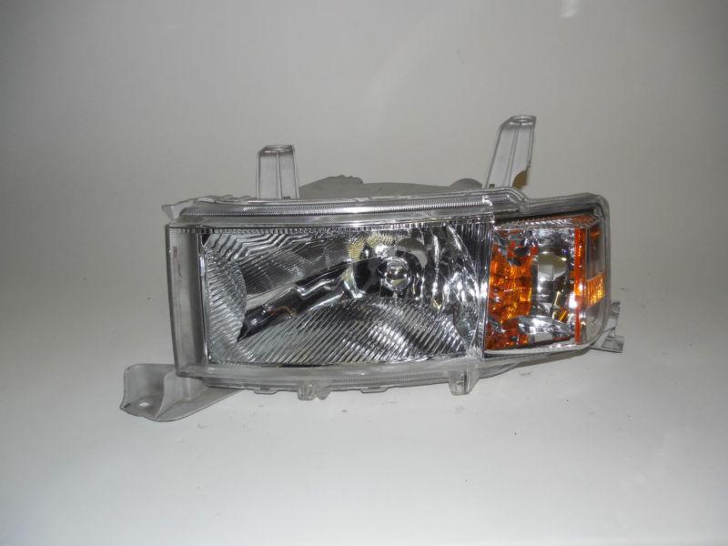 04 05 06 scion xb oem left headlight nice!