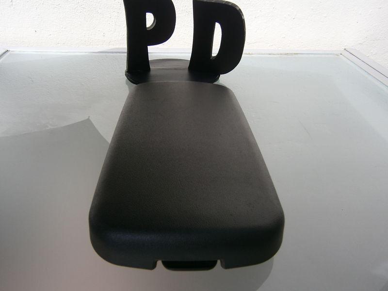 2005-2010 pontiac g6 center console arm rest  (blk) oem-warranty