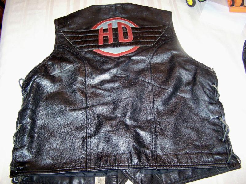 Harley davidson black leather vest sharp 3d patch back size large very nice one!