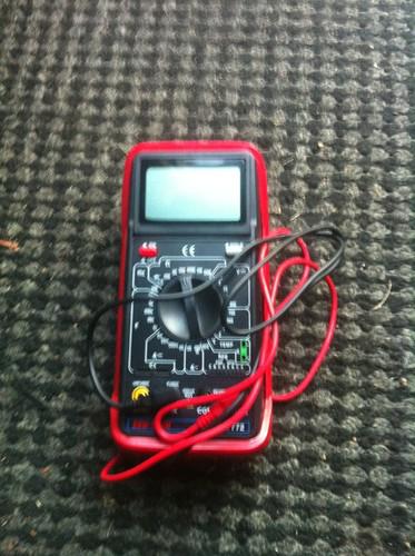 Cen-tech p37772 digital multimeter with probes & red protector