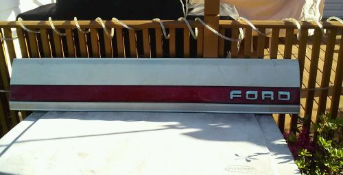 Ford truck tailgate bezelw/red reflector 1987-1996