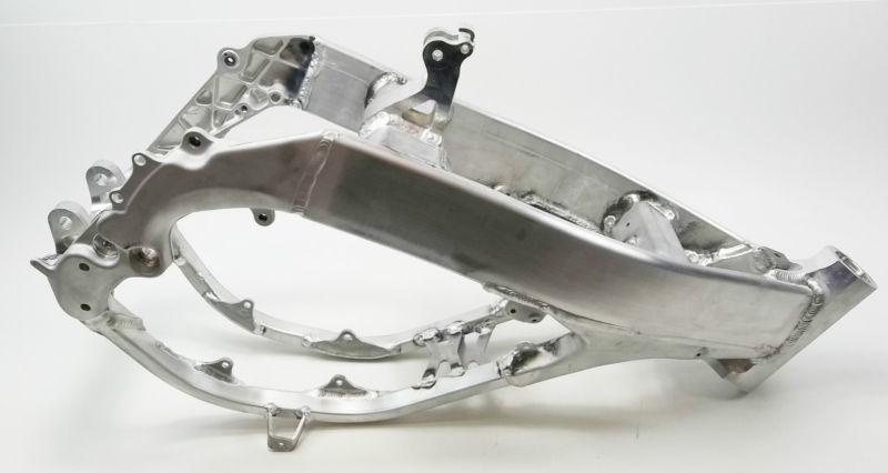 Honda 1998 cr125r cr125 cr 125 aluminum frame new never installed 50100-kz4-j00 