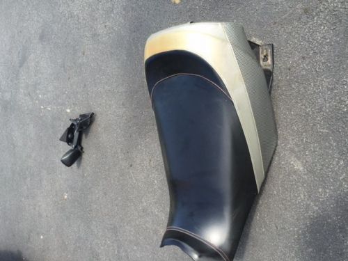 Skidoo 2004 rev seat off gsx