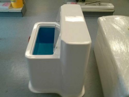 Leaning post live well