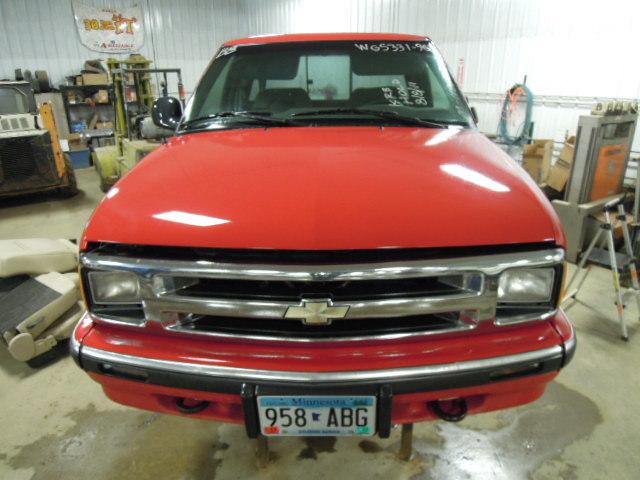 1996 chevy s10 pickup rear seat belt & retractor only lh driver gray