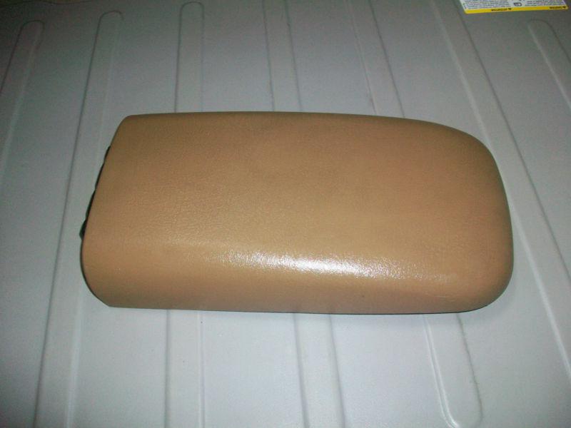 Tan  02-07 chevy trailblazer rainer -envoy console arm rest lid 03-04-05-06