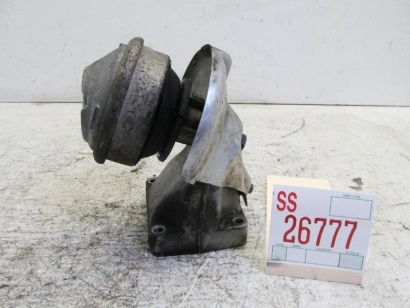 94 95 96 97 mercedes c280 right passenger side engine mount and support bracket