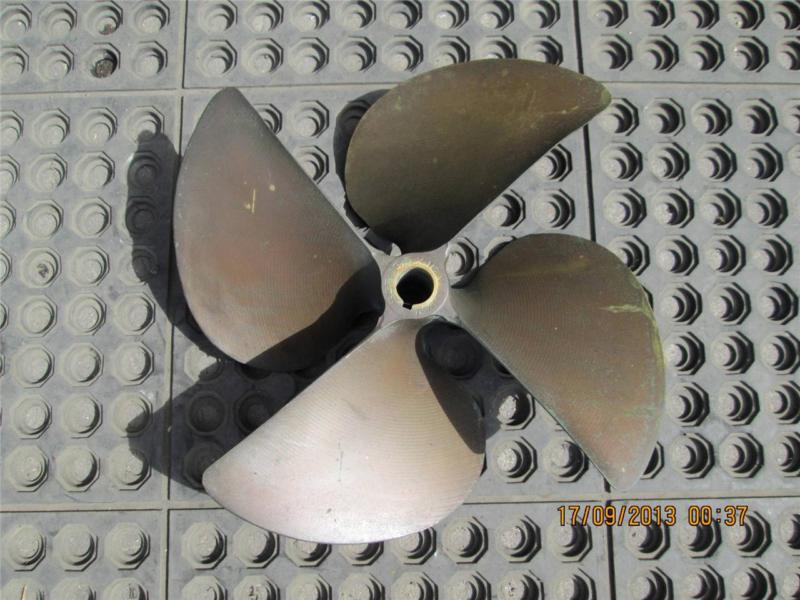 Acme four blade wake boarding water ski lh propeller  537  13.5x16  v  l  1 1/8"