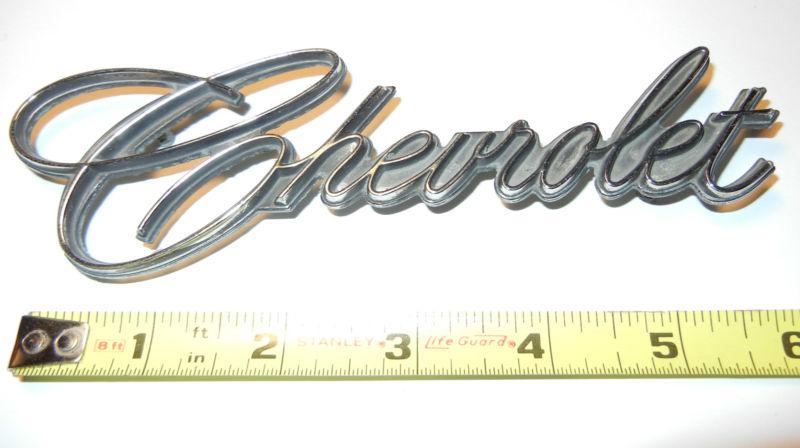 Chevrolet trunk deck emblem script trim badge impala 72 73 + 9831025