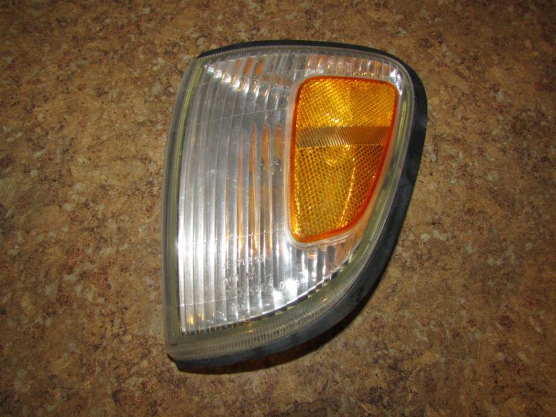Toyota hilux tacoma truck oem left corner marker side light 1997,1998,1999,2000