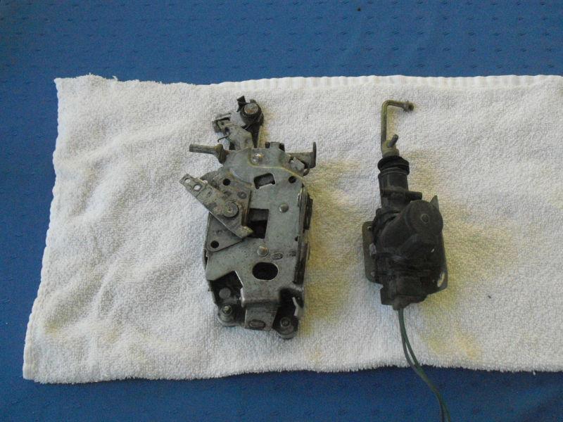 69-77 corvette right passenger side door lock latch striker assembly oem c3