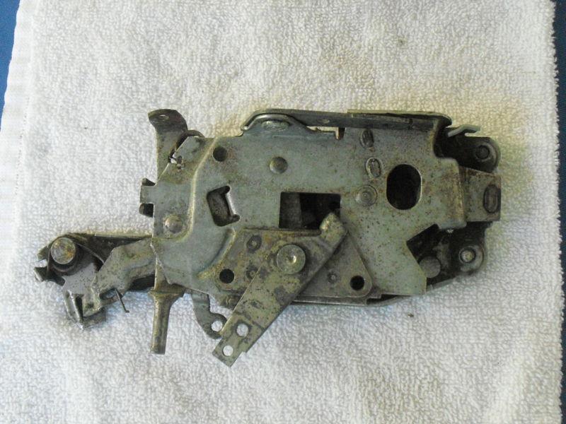 69-77 CORVETTE RIGHT PASSENGER SIDE DOOR LOCK LATCH STRIKER ASSEMBLY OEM C3, US $49.99, image 3