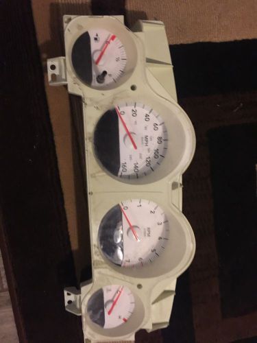 2005 dodge magnum cluster